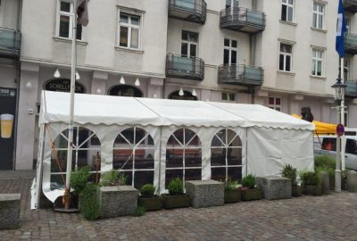 Wir beraten Sie bei den Gestaltungsmöglichkeiten und liefern Ihnen alles was eine gelungende Veranstaltung benötigt. So wie im Schellfischposten in Hamburg